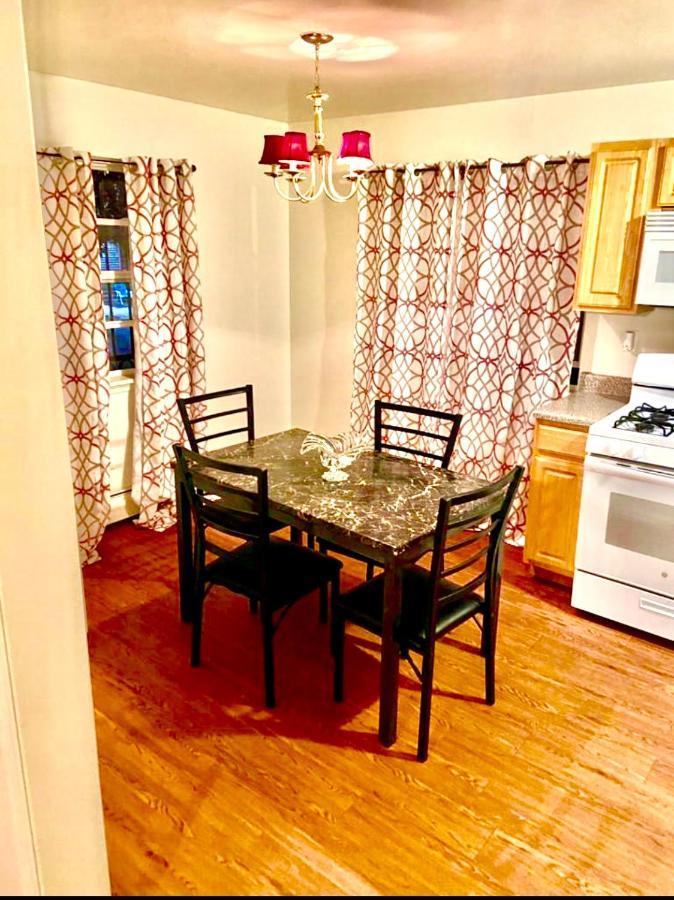 Large 3-Bedrooms/2-Bath Apt, One Block To Train New York Bagian luar foto